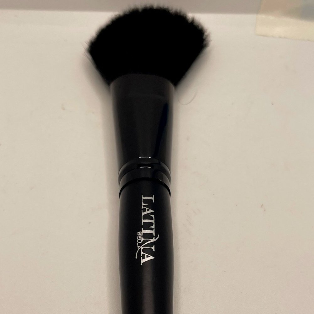 Color Innovation Latina Blush Brush